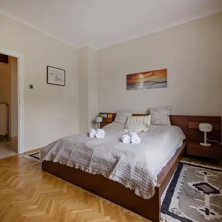 Apartment Family Near Park *